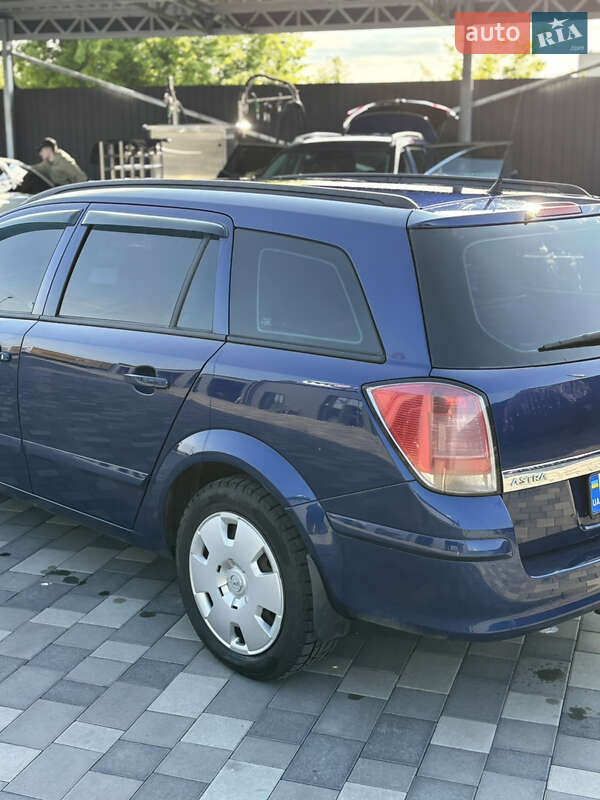 Универсал Opel Astra 2006 в Полтаве