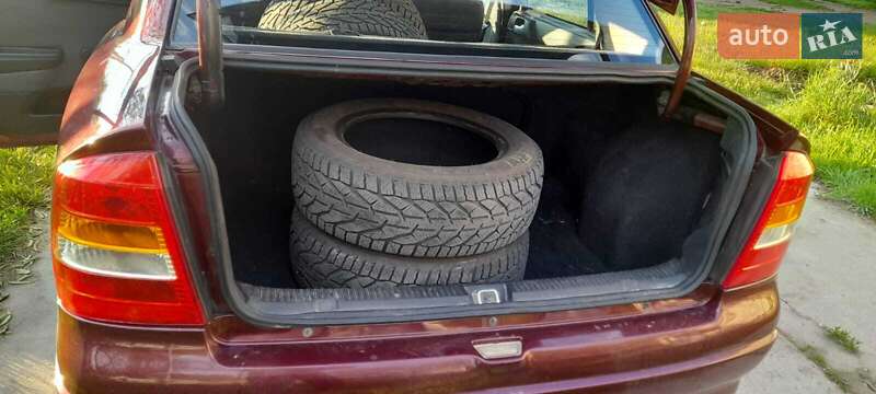 Седан Opel Astra 2008 в Переяславе