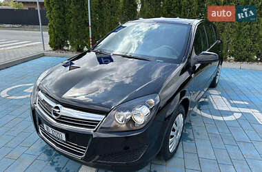 Хэтчбек Opel Astra 2007 в 
