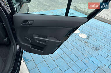 Хэтчбек Opel Astra 2007 в 