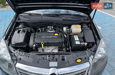 Хэтчбек Opel Astra 2007 в 