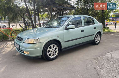 Хэтчбек Opel Astra 2001 в 