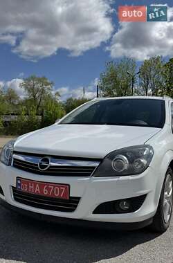 Універсал Opel Astra 2009 в Чернігові