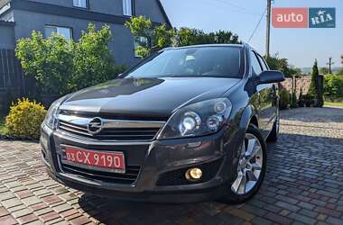 Універсал Opel Astra 2009 в Рівному