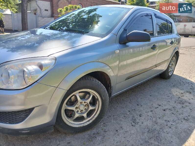 Хэтчбек Opel Astra 2008 в Сумах