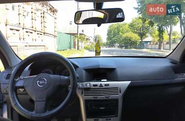Хетчбек Opel Astra 2008 в  фото 25 Хетчбек Opel Astra 2008 в