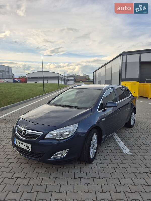 Универсал Opel Astra 2012 в 
