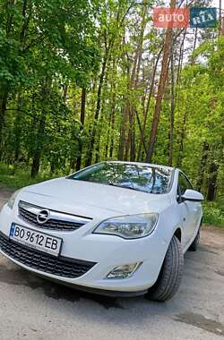 Універсал Opel Astra 2011 в Кременці