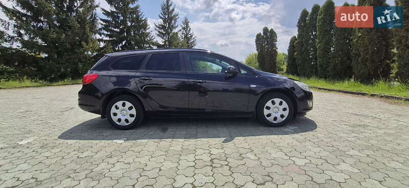 Універсал Opel Astra 2011 в Дубні