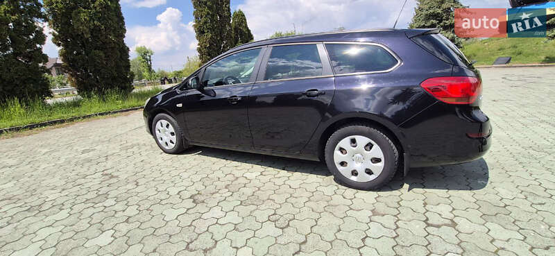 Універсал Opel Astra 2011 в Дубні