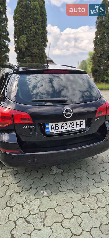 Універсал Opel Astra 2011 в Дубні