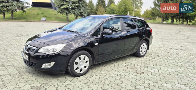 Універсал Opel Astra 2011 в Дубні