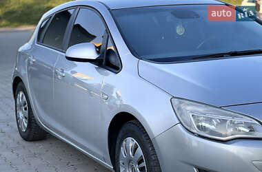 Хэтчбек Opel Astra 2010 в 