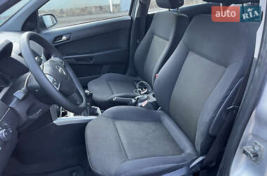 Хетчбек Opel Astra 2009 в 