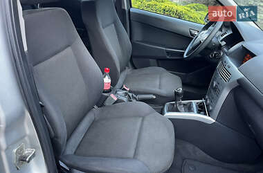 Хетчбек Opel Astra 2009 в 