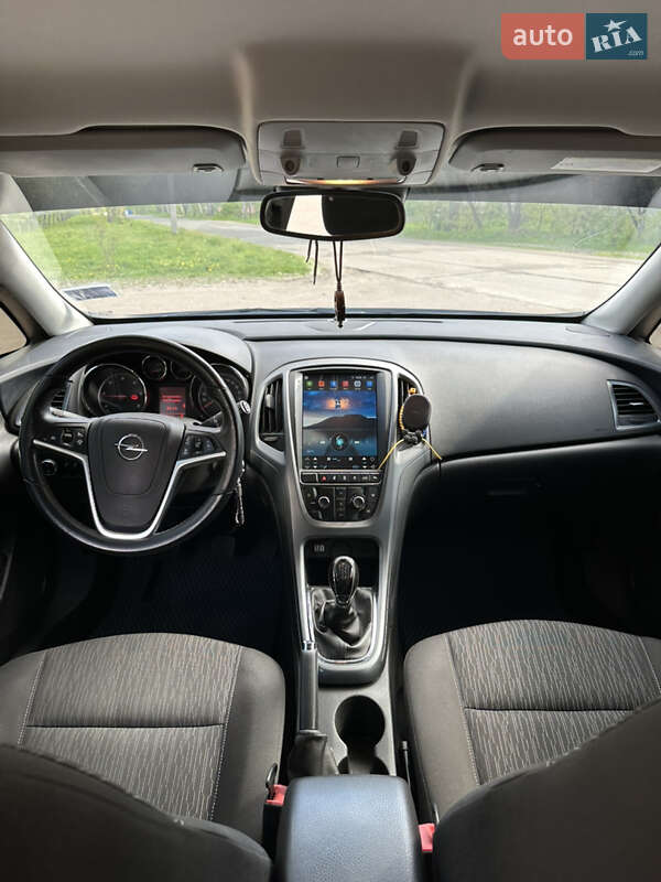 Универсал Opel Astra 2013 в Конотопе