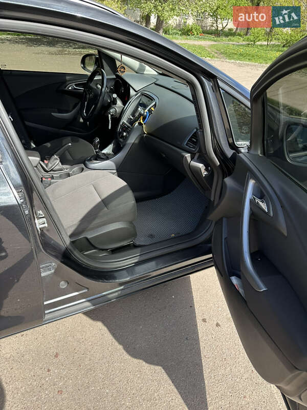 Универсал Opel Astra 2013 в Конотопе