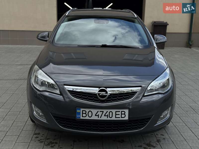Універсал Opel Astra 2011 в Тернополі