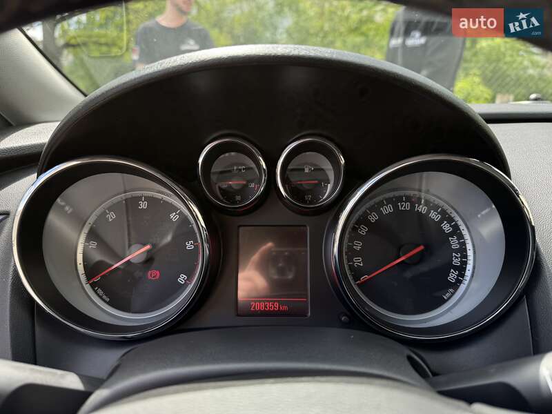 Універсал Opel Astra 2011 в Тернополі
