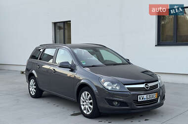 Универсал Opel Astra 2010 в Луцке
