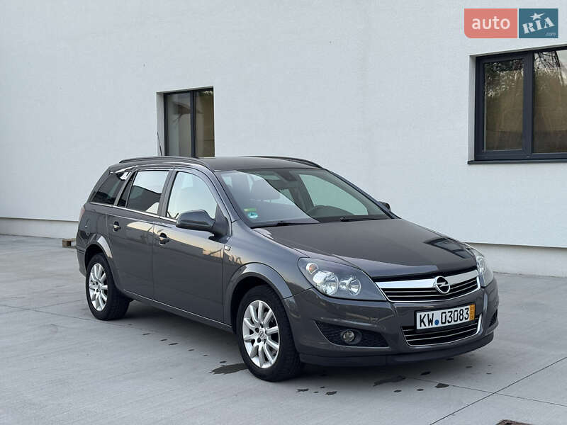 Универсал Opel Astra 2010 в 
