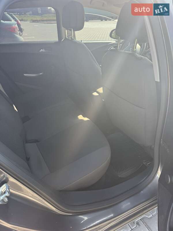 Универсал Opel Astra 2011 в Стрые
