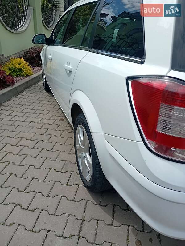 Универсал Opel Astra 2010 в Черновцах