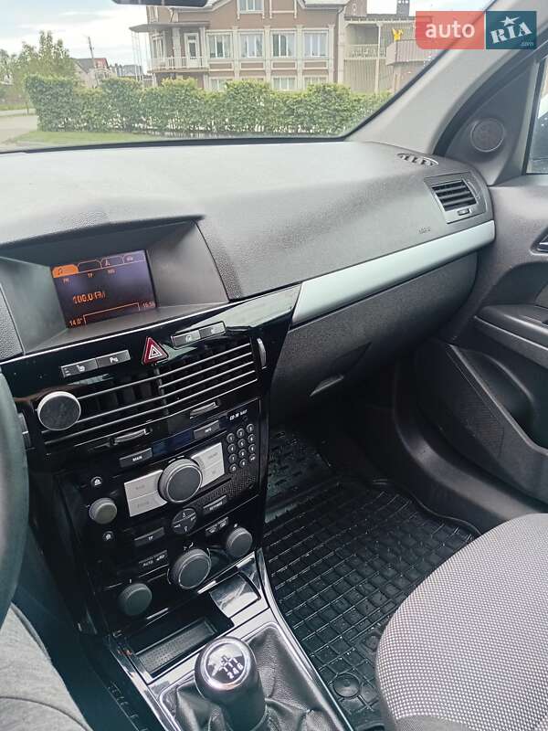 Универсал Opel Astra 2010 в Черновцах