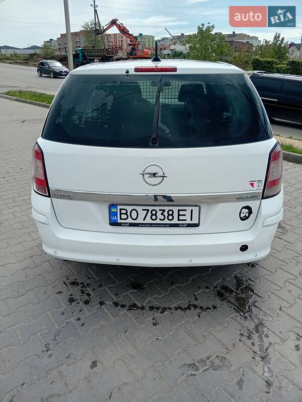 Универсал Opel Astra 2010 в Черновцах