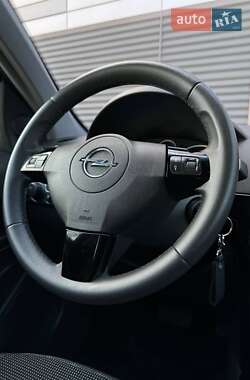 Хетчбек Opel Astra 2008 в 