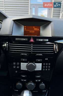 Хетчбек Opel Astra 2008 в 