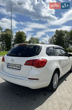 Універсал Opel Astra 2013 в 