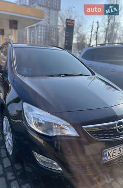 Універсал Opel Astra 2011 в Дніпрі