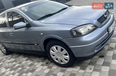Хэтчбек Opel Astra 2003 в 