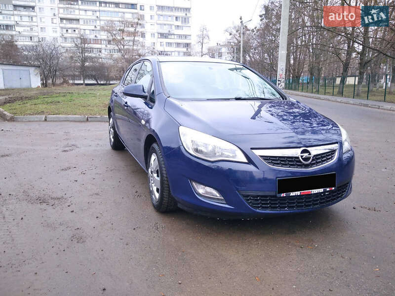 Opel Astra 2011