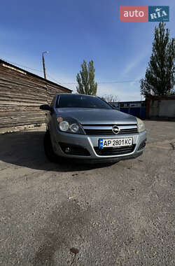 Хэтчбек Opel Astra 2006 в 