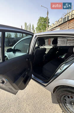 Хэтчбек Opel Astra 2006 в 