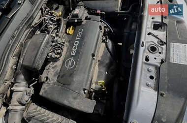Хэтчбек Opel Astra 2006 в 
