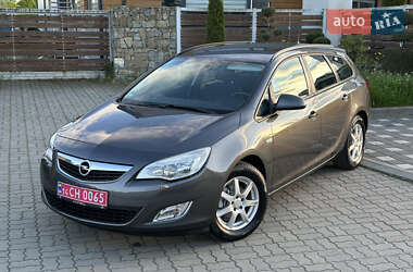 Универсал Opel Astra 2011 в Стрые