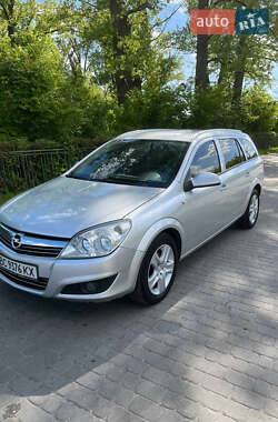 Универсал Opel Astra 2010 в Городке