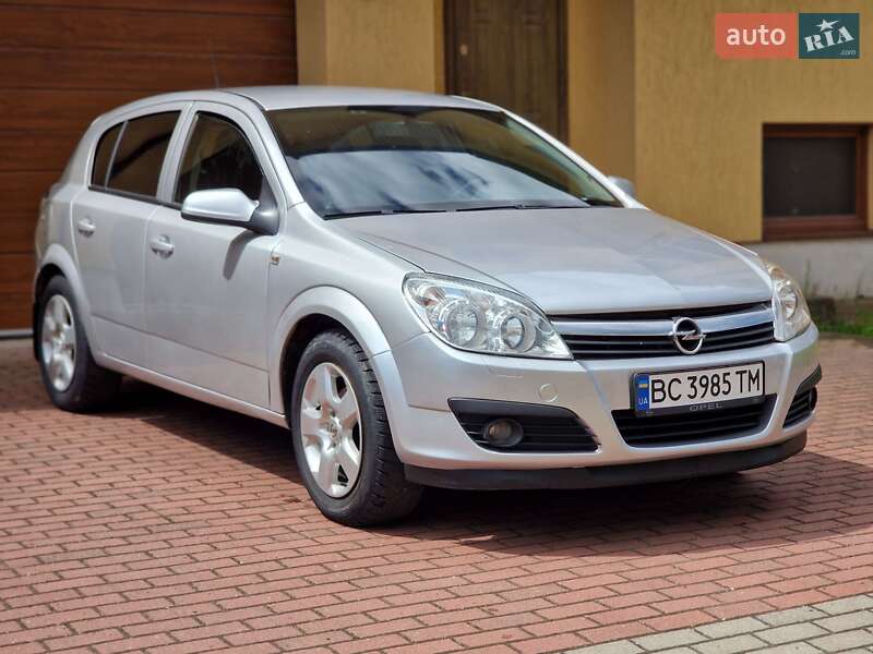 Хэтчбек Opel Astra 2014 в Стрые