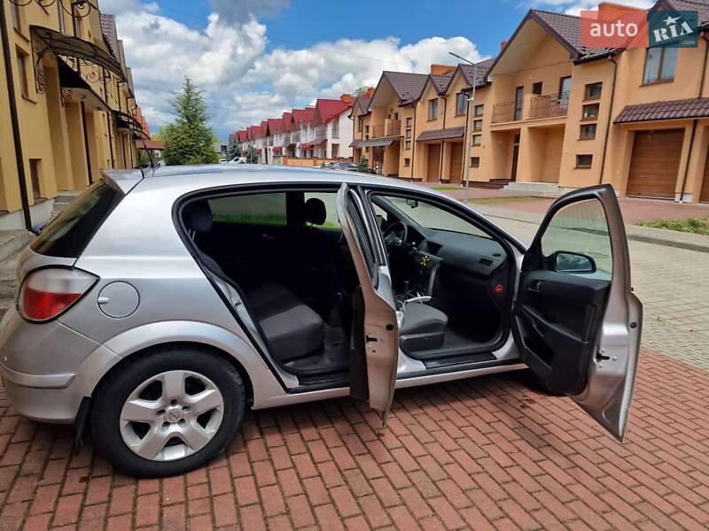 Хэтчбек Opel Astra 2014 в Стрые