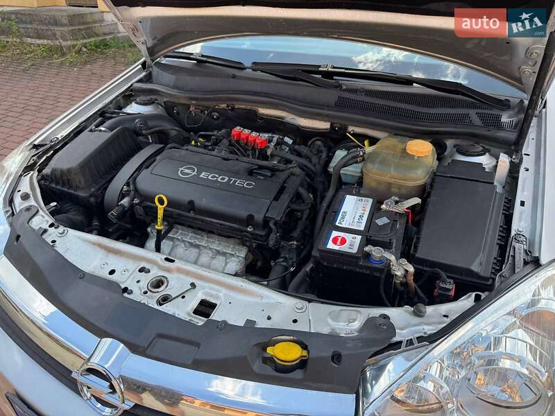 Хэтчбек Opel Astra 2014 в Стрые