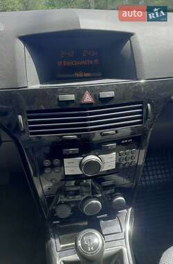 Универсал Opel Astra 2010 в 