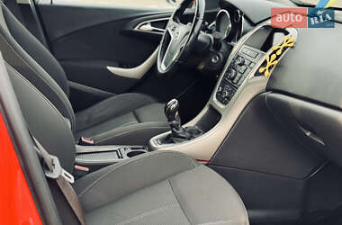 Универсал Opel Astra 2012 в 