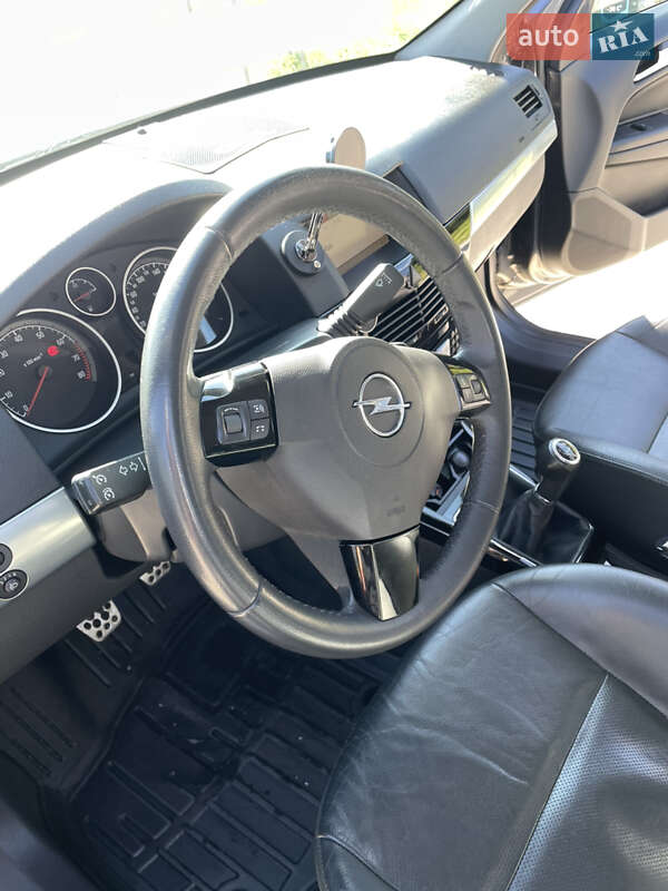 Універсал Opel Astra 2009 в Східниці