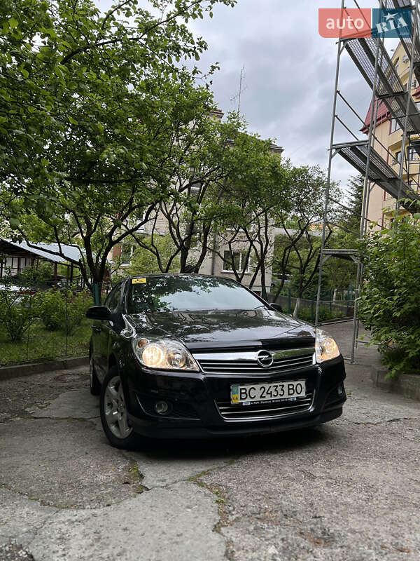 Хэтчбек Opel Astra 2008 в 