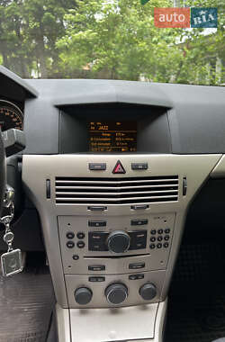 Хэтчбек Opel Astra 2008 в 