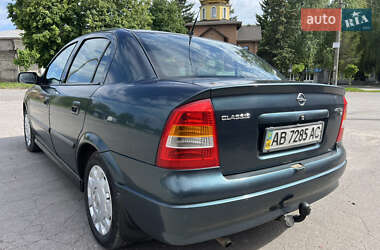 Седан Opel Astra 2005 в 