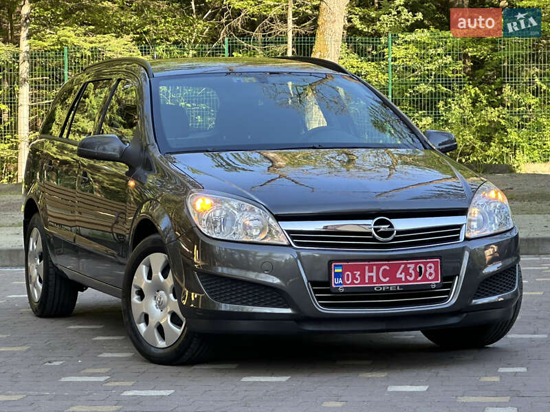 Універсал Opel Astra 2009 в Дрогобичі